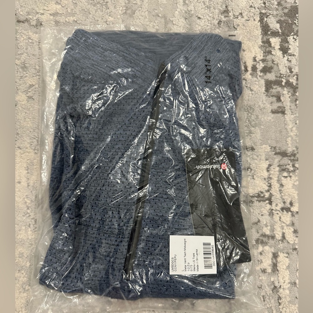Lululemon Metal Vent Tech Midweight (Mid Weight) Half Zip L in Navy/Peri Purple - Picture 3 of 3